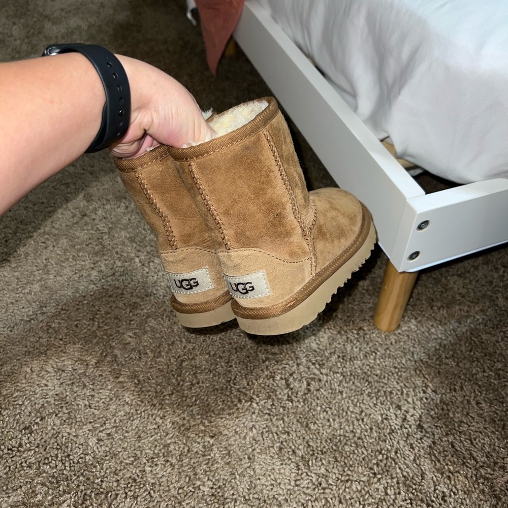 Toddler Uggs size 7c